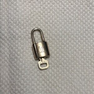 Louis Vuitton Metallic Key Holder number 306
